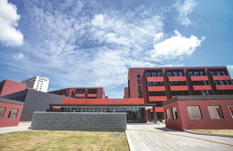 湖南吉利汽车职业技术学院公办五年制大专学校有100个招生计划